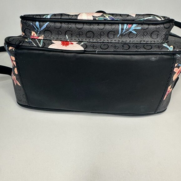 mini GUESS backpack with a floral pattern - Picture 12 of 13